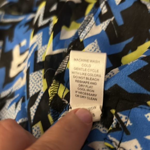 Melissa Paige Button Up Black/Blue/Yellow Patterned Tab Sleeve Blouse Sz 1X - Picture 11 of 11